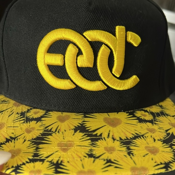 EDC Insomniac Electric Daisy Carnival Snapback Hat Cap Rare Yellow Heart Sunflow - Picture 3 of 6